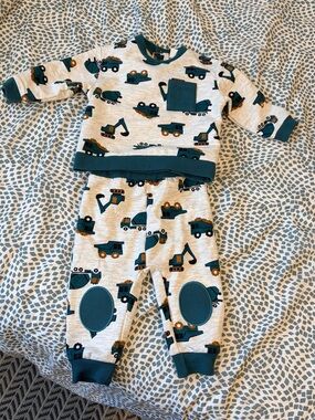 Baby 2 Piece Construction Sweatset Size 6M